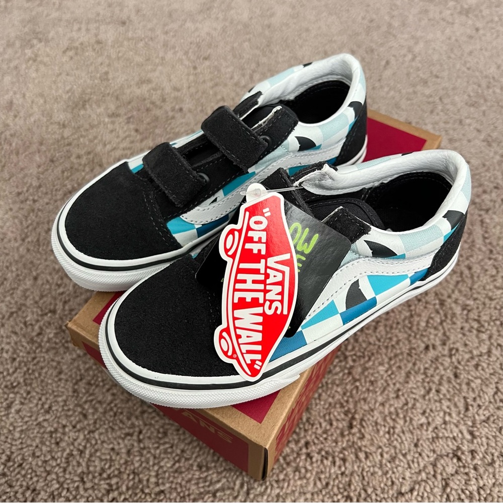 BNWT kids Vans Old Skool V sneakers size 12